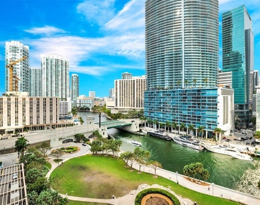 465 Brickell Ave - Photo Thumbnail 30