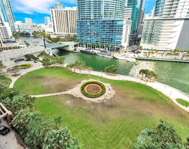 465 Brickell Ave - Photo Thumbnail 31