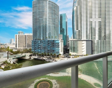 465 Brickell Ave - Photo Thumbnail 25