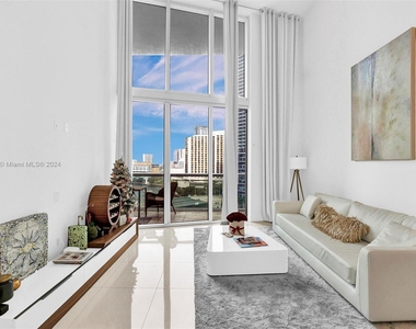 465 Brickell Ave - Photo Thumbnail 2