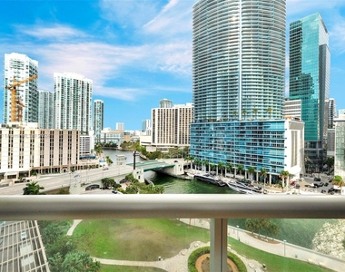 465 Brickell Ave - Photo Thumbnail 4