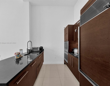 465 Brickell Ave - Photo Thumbnail 10