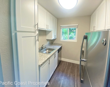 1025-1029 35th Ave - Photo Thumbnail 7