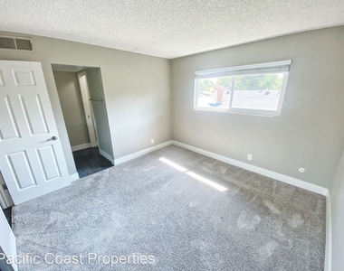 1025-1029 35th Ave - Photo Thumbnail 1