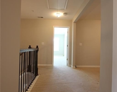 1260 Elderwood Way - Photo Thumbnail 17