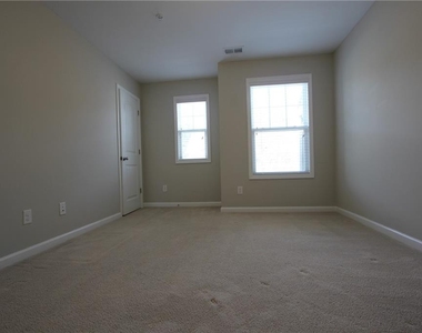 1260 Elderwood Way - Photo Thumbnail 29