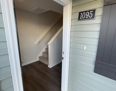 1095 Peony Lane - Photo Thumbnail 0