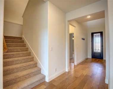 1076 Canuela Way - Photo Thumbnail 12