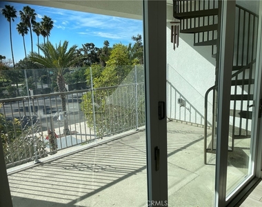 3181 Doheny Way - Photo Thumbnail 1