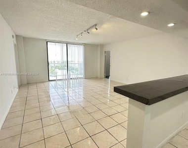 13499 Biscayne Blvd - Photo Thumbnail 2