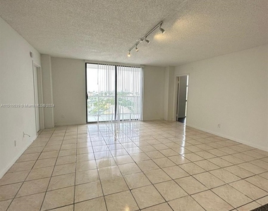 13499 Biscayne Blvd - Photo Thumbnail 7