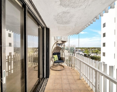 6061 Collins Ave - Photo Thumbnail 25