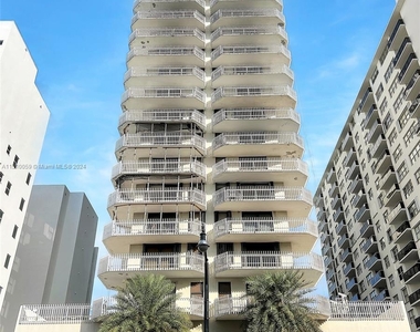 6061 Collins Ave - Photo Thumbnail 4