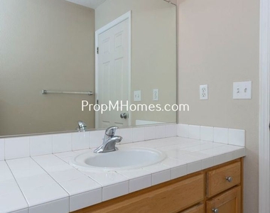 1261 Ne Kinney Street - Photo Thumbnail 20