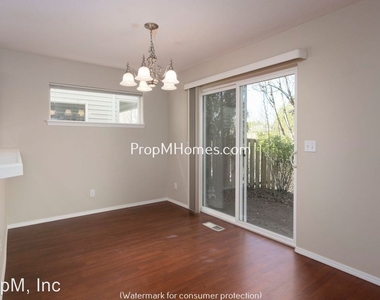 1261 Ne Kinney Street - Photo Thumbnail 8