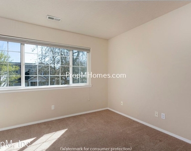 1261 Ne Kinney Street - Photo Thumbnail 16