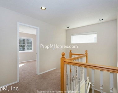 1261 Ne Kinney Street - Photo Thumbnail 12