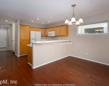 1261 Ne Kinney Street - Photo Thumbnail 5