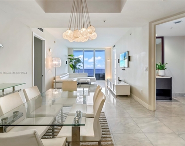 18201 Collins Ave - Photo Thumbnail 0