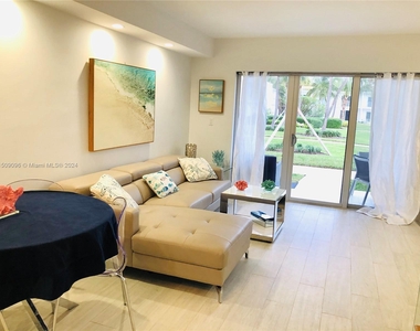 881 Ocean Dr - Photo Thumbnail 9