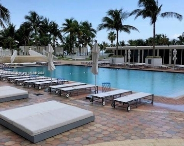 10275 Collins Ave - Photo Thumbnail 4