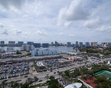 18101 Collins Ave - Photo Thumbnail 11