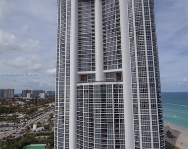 18101 Collins Ave - Photo Thumbnail 14