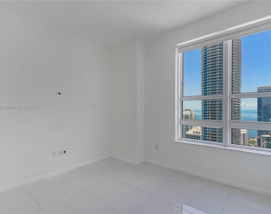 950 Brickell Bay Dr - Photo Thumbnail 12