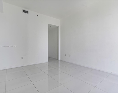 950 Brickell Bay Dr - Photo Thumbnail 6