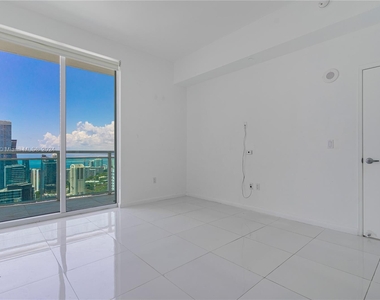 950 Brickell Bay Dr - Photo Thumbnail 5