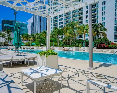 950 Brickell Bay Dr - Photo Thumbnail 18