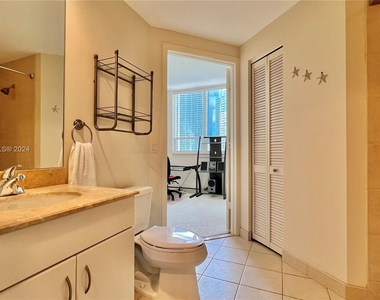 801 Brickell Key Blvd - Photo Thumbnail 23