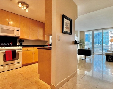 801 Brickell Key Blvd - Photo Thumbnail 3