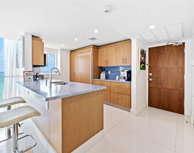 10275 Collins Ave - Photo Thumbnail 13