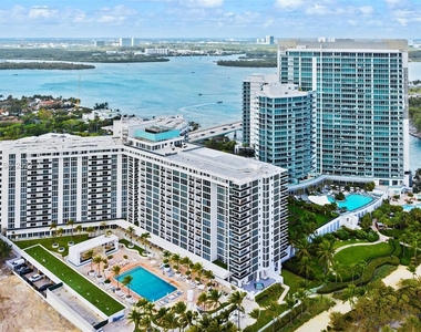 10275 Collins Ave - Photo Thumbnail 32