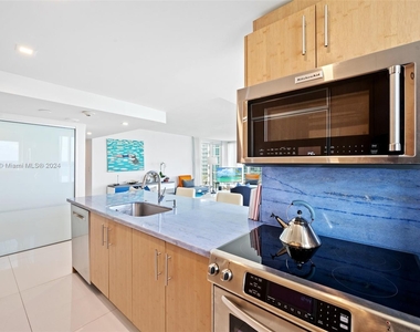 10275 Collins Ave - Photo Thumbnail 15