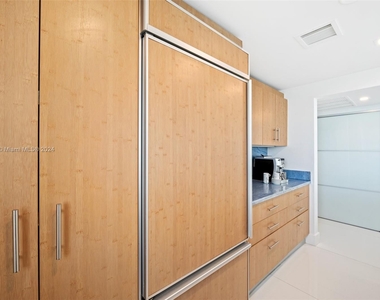 10275 Collins Ave - Photo Thumbnail 16