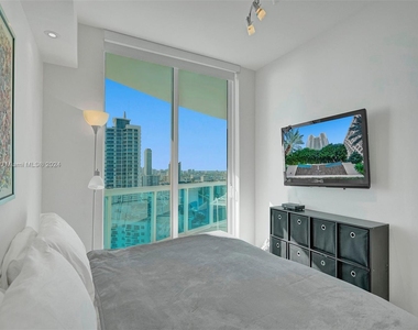 2711 S Ocean Dr - Photo Thumbnail 11