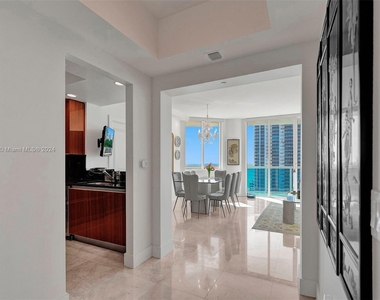 2711 S Ocean Dr - Photo Thumbnail 5