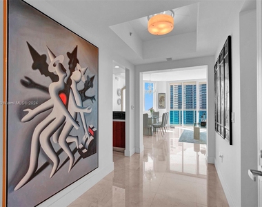 2711 S Ocean Dr - Photo Thumbnail 4