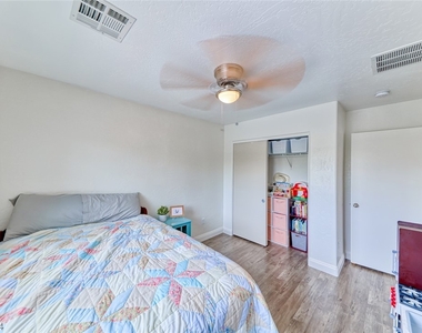 4421 Galapagos Avenue - Photo Thumbnail 31