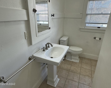 1034 N 7th Avenue - Photo Thumbnail 17