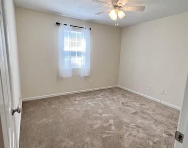 1219 Crestview - Photo Thumbnail 9