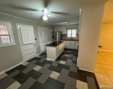 613 Shadow Lane Drive - Photo Thumbnail 4