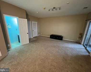 2562 James Monroe Circle - Photo Thumbnail 8