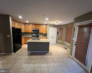 2562 James Monroe Circle - Photo Thumbnail 5