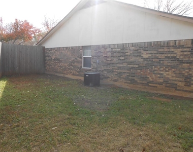 4409 Middlebrook Drive - Photo Thumbnail 12