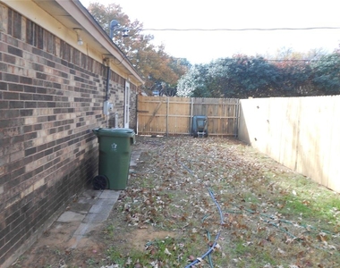 4409 Middlebrook Drive - Photo Thumbnail 11