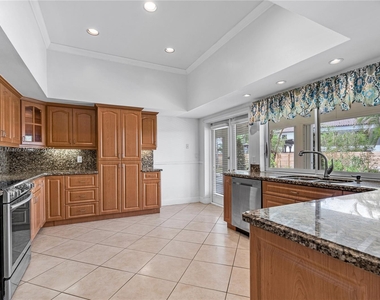 5253 Nw 94th Doral Pl - Photo Thumbnail 28