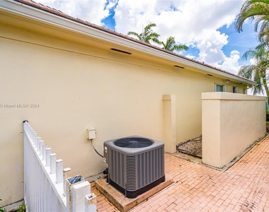 5253 Nw 94th Doral Pl - Photo Thumbnail 9